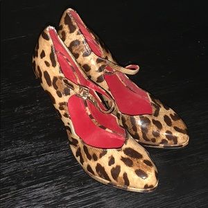 Classy leopard pumps